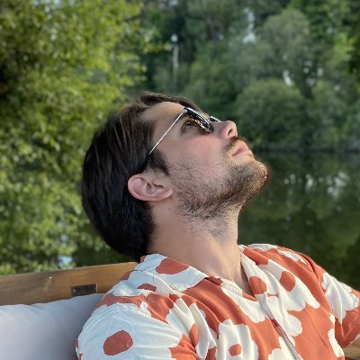 Val_Kimota's profile picture. Constructeur de fusée pour propulser votre site web 🚀
Co-fondateur de KIMOTA, agence de référencement 👉 https://t.co/7ounQmmPO7
Prêt à décoller? 😎
