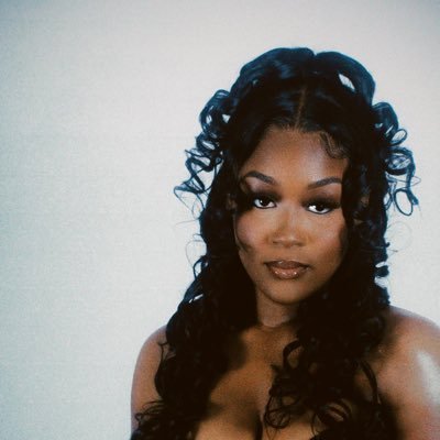 finesskaee's profile picture. breakfast at tiffany’s✨🧚🏾‍♀️