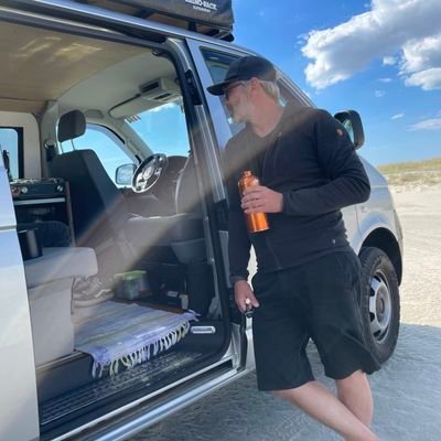 JanGnther15's profile picture. Geistig schlich, jedoch gesund. Problembewusst, aber antiapokalyptisch.