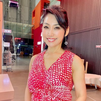 yui_misaki's profile picture. 元祖22年美膣伝道師！36歳で祖母に美膣ケアを意味もわからないままに伝授された！しかし継続してきたからこそ、更年期など一切なく孫20代、奇跡の59歳。また15年間TVタレント、歌手として活躍した経験を活かし、膣ケアの必要性を伝える！未来へ繋いでいく美膣セミナーを全国で開催中 又 講師育成と講師達が輝く協会を目指して活動