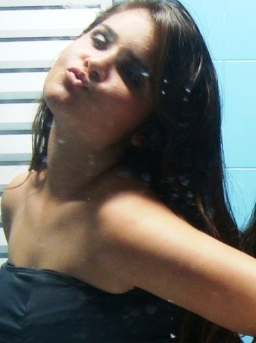 biaadavila's profile picture. Apesar de cruel, duvidoso e infeliz, às vezes, o destino não erra.