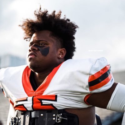 Class of ‘2️⃣3️⃣ Student Athlete 🎓🏈 DT/DE/C 6’0 4.8 gpa Lancaster High School 🐅 NHS Member Ph: 4697034162