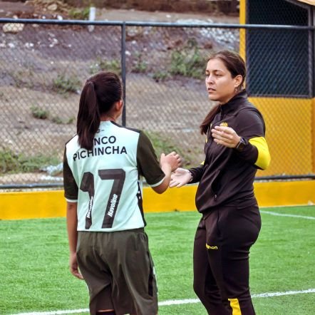 ⚽ Entrenadora de Fútbol Lic C y B No 0918-7-XXXXXXXXX-5
⚽ Asistente Técnico BSC Sub 16 femenino
⚽ Comunicadora Social
⚽ Vicepresidenta de @fefutbolec 💼✍️