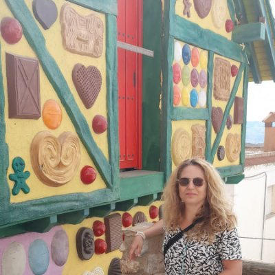 Trabajo como TCAE. Prevencionista, Educadora Infantil y Social. Madre desde los 23. Lucharé siempre por ellxs.