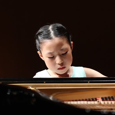 ピアノ・天野薫の公式アカウントです。第9回仙台国際音楽コンクール第3位。各種ご依頼・お問い合わせなどにつきましてはcontact.amanokaoru@gmail.comまでお願いいたします。
チョコミントアイス/ヤクルトスワローズ/シフさん/藤田真央さん/アムランさん/ねこが大好きです!!