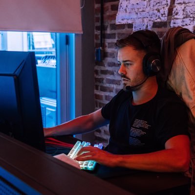 ianduric's profile picture. Geek, Gamer & Gif Expert.