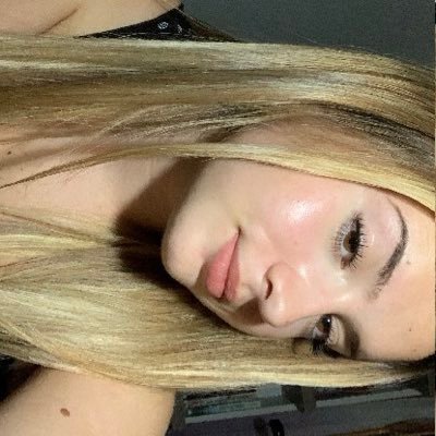 angelaibnz's profile picture. 