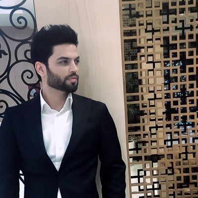 dlniyadlzar's profile picture. happy