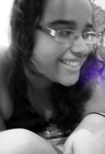 Sou de João Pessoa PB, tenho 18 anos. Flamenguista, evangélica. Sou uma pessoa reservada carinhosa, tímida e muito paciente. Twitter desde 2009 *-*