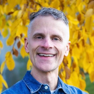Author of Golden Heart Parade (stories, @SFWP) 💛
Assistant Professor in CW/fiction (@uafairbanks) 📚
more active on IG (@jsph_hlt) 📸
he/him
