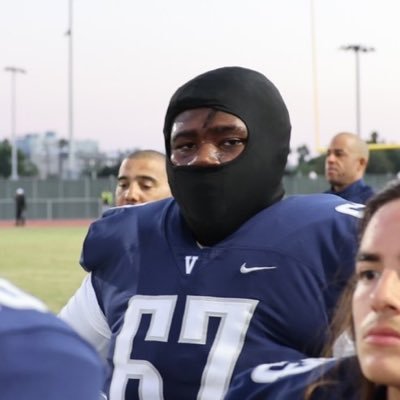 Venice High School (LA) ‘23 | 6’2 300 lbs| DT/OG | 3.0 Core GPA| 1st Team All-League| 2nd Team All-City| Mobile: 289-987-2399 | #AGTG 🌟