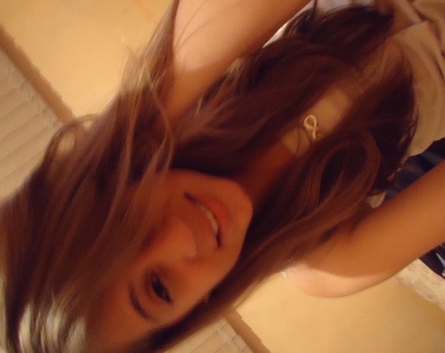 Nem sempre conseguirei te impedir de chorar, mas sempre estarei ao seu lado para enxugar suas lágrimas. 
 Me segue? *-* ;*