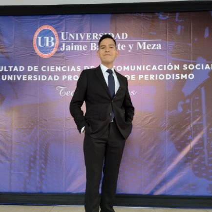 Bachiller en la carrera de Periodismo de la Universidad Jaime Bausate y Meza.

Videorreportero en Prensa Chalaca