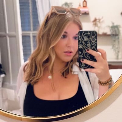 ArianaHandorf's profile picture. chicago