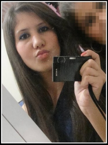 Enquanto alguns escolhem as pessoas perfeitas, eu escolho as que me fazem bem. :)