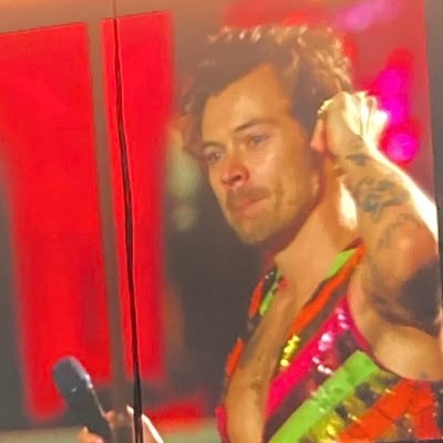 I’m obsessed with Harry Styles. A Lover of music, a fan of General Hospital n too many other tv/streaming shows to mention. NYGiants