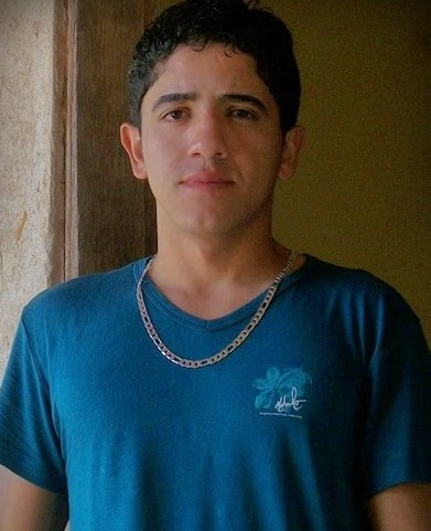 Sou αquele que você NUNCA serα,
    Posso nαõ ser perfeito,
Mαis sαõ os meus defeitos que fαzem eu ser único.