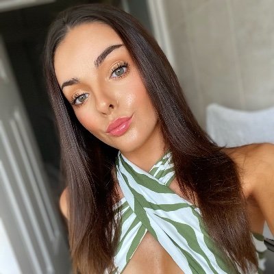 Hayleyoddd's profile picture. I am a second year student in Technological University of the Shannon studying Business in Beauty and Spa Management💄