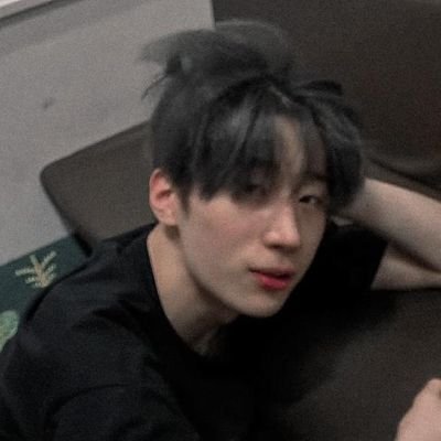 — 𝙋𝙤𝙧𝙩𝙧𝙖𝙮𝙚𝙙 𝘽𝙮 𝙁𝙖𝙣
1994's hottest guy goes by the name Han Seungwoo. Currently serving on military service.
