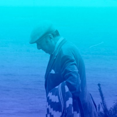 La Fundación se encarga de preservar y difundir el legado de Neruda, apoyando la creación artística y literaria de las nuevas generaciones de poetas.