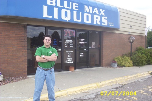 Father. Husband. Outdoorsman. Long time beer geek. Budding green thumb-get it? Budding! Ha ha...yes I know I'm not funny!