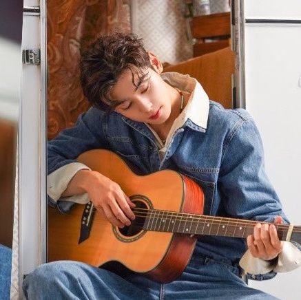 z00ree's profile picture. 🌼...🌼