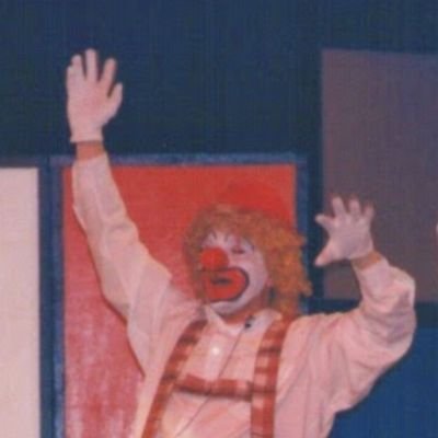 MomentosLadron's profile picture. Café sin azúcar, tontería darle vueltas