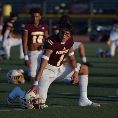 Simi Valley High School (Football) https://t.co/JRBrdjbdj7 6ft 185 pounds, 3.8 GPA