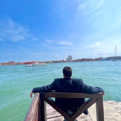 hg__gw's profile picture. A banker with multitude of intetests...