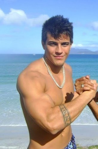 Eduardo Fernando, 24 anos, Governador Valadares - MG, Signo Touro, e HETEROSSEXUAL.