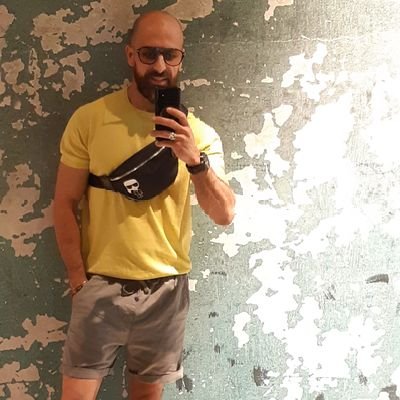 تحدَّث معِي فإنِّي أسمعُك ،بالرُّغْم منَ المسَافات فخَواطرُنا تجتَمع. حياتي هي مملكتي لن أجبر أحد على دخولها ،ولكني أجبر المتواجدين على احترام قوانينها.