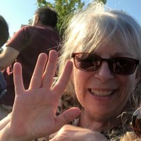 laura N (@downtownreader) 's Twitter Profile