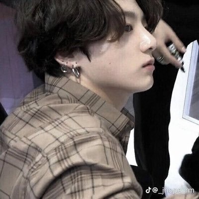 uranuspower13's profile picture. account made to admire fanarts ♥️ 32y