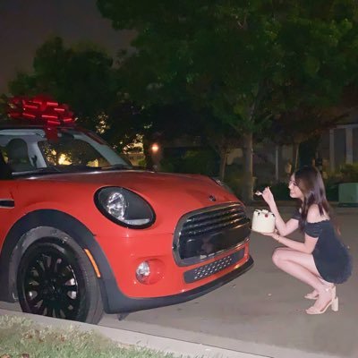 mgn_nk_'s profile picture. anxiously attached to my car