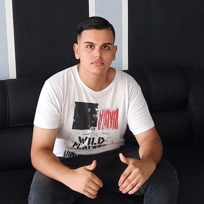 Eduardo26424551's profile picture. Yo me quiero superar
Soy de costarica
Vivo en san José