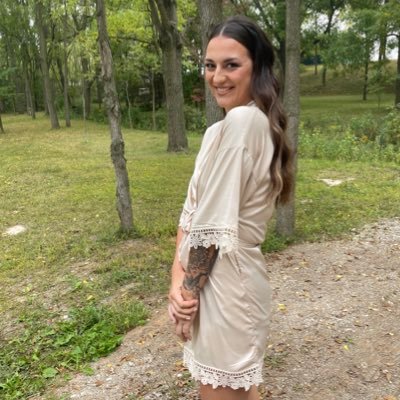 emthemuffinman's profile picture. hot aunt