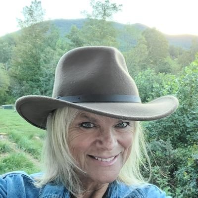 Stay at home mom to 3 boys. Evil Bible clinging, gun-toting conservative tea partier. Love animals & riding horses. Retweets are usually endorsements.