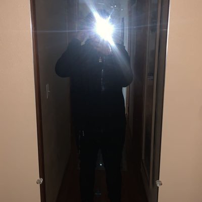 ChargesPending_'s profile picture. Banned at 5k🫠