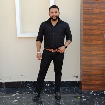 skk61295's profile picture. हमेशा सबको खुशियां बांटते रहो,
A self written writer 
शब्द जो मुझे सुकून पहुंचाते हैं,
न जाने कैसे मुझ तक पहुंच जाते हैं!