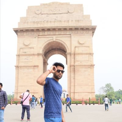 भारत को करना जो नमन छोड़ दे,
कह दो वो मेरा वतन छोड़ दे..
मज़हब है प्यारा जिसे वतन नहीं,
वो इस मिट्टी में होना दफ़न छोड़ दे..!!