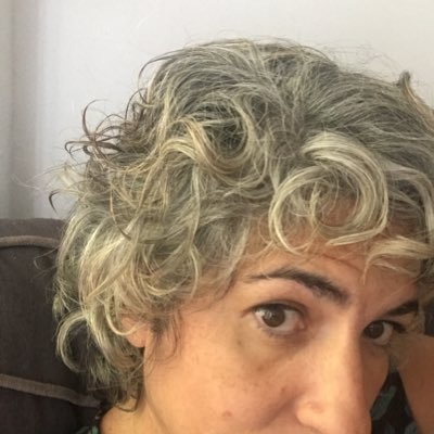 Siempre cometo faltas en los párrafos cortos y ya no veo la letra pequeña. De Granada.