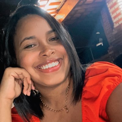 Menina sorridente, dentro dela há um Deus. Ela sabe, ela sente🌸Dinda da Myrella/Pietro /Ester👩‍👦👩‍👧💖💙💝