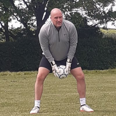 Dad to AFC Bournemouth U18 Goalkeeper and two daughters. From Islington, now Hertfordshire . Ex scaffolder now a London Cabbie.