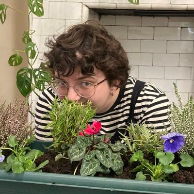pet parent, daydreamer, a little bit weird / languages grad / lesbian / needy people rights 🏳️⚧️🏳️🌈