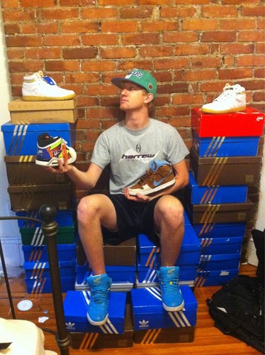 TheChickenDonut's profile picture. One Hundred and Sixty Characters