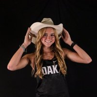 Elizabeth Winkler (@lizzee_runs) Twitter profile photo