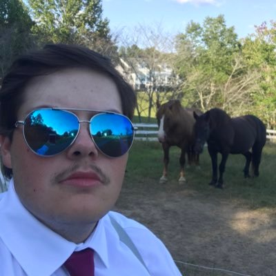 “who do you think you are, I am”- Pete Weber //Aspiring Broadcaster//utk alum// You’re either in the pot or holding it// intern @FOXSportsKnox