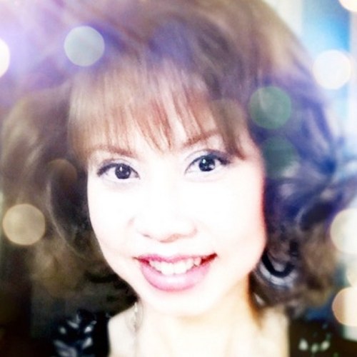 Music Teacher at Yamaha Music School. Love my family and 3 Furkids