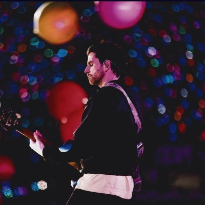 we need to talk about coldplay's bassist 💋