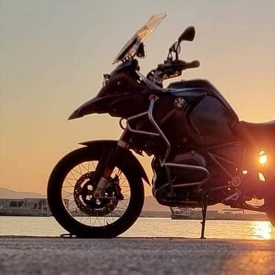 AndreasOne6's profile picture. Δέν παρακαλάς τον Έρωτα....
Τον προκαλείς...!!! 🖤